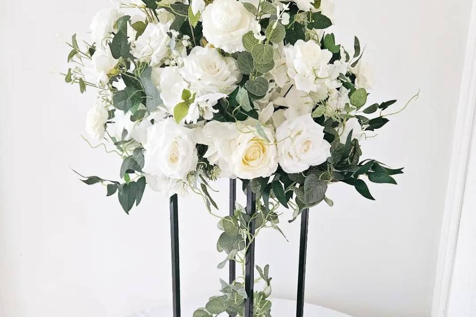 Ivory rose centrepiece