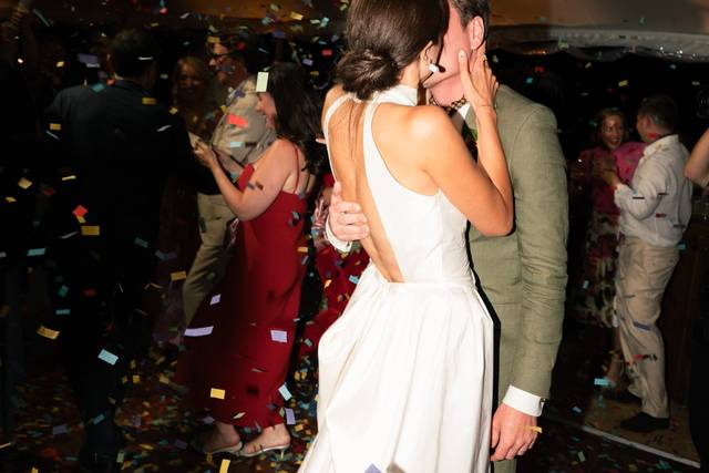 Cappuccino Rose Wedding Management