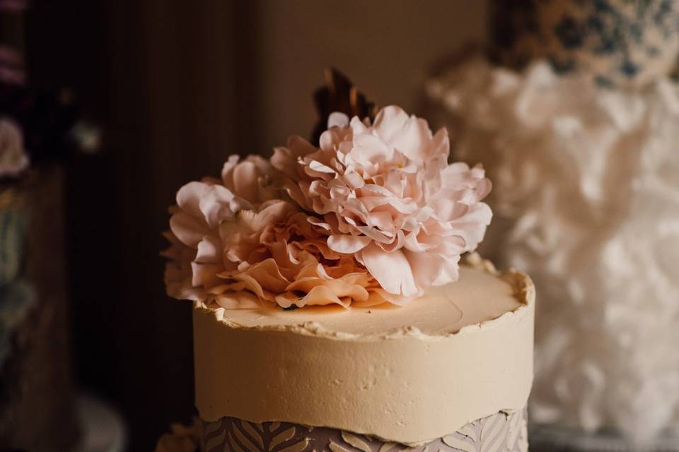 Single tier wedding cake