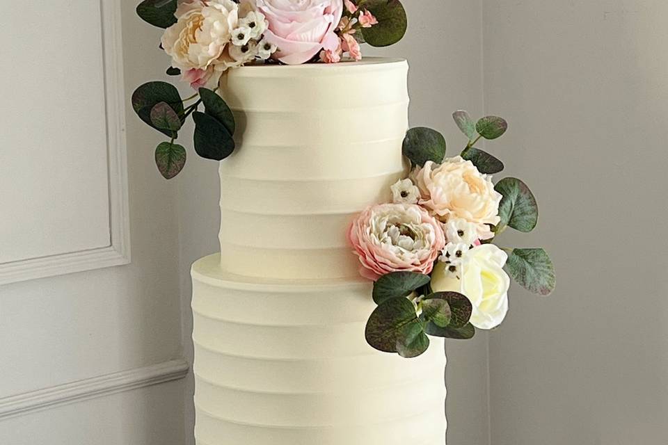 Scalloped Floral Cake