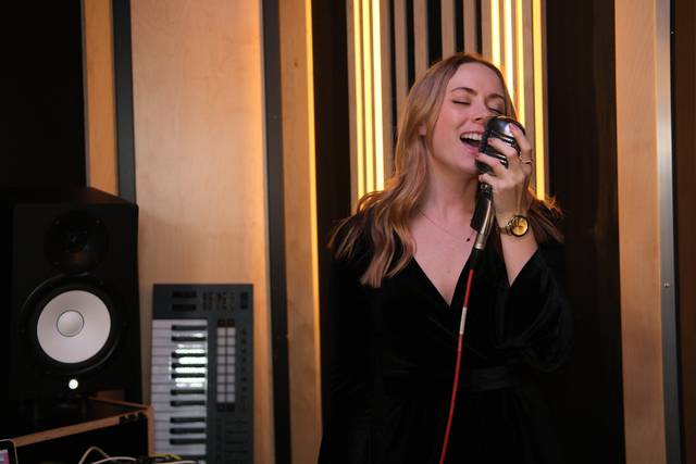 Amy Bates Vocalist