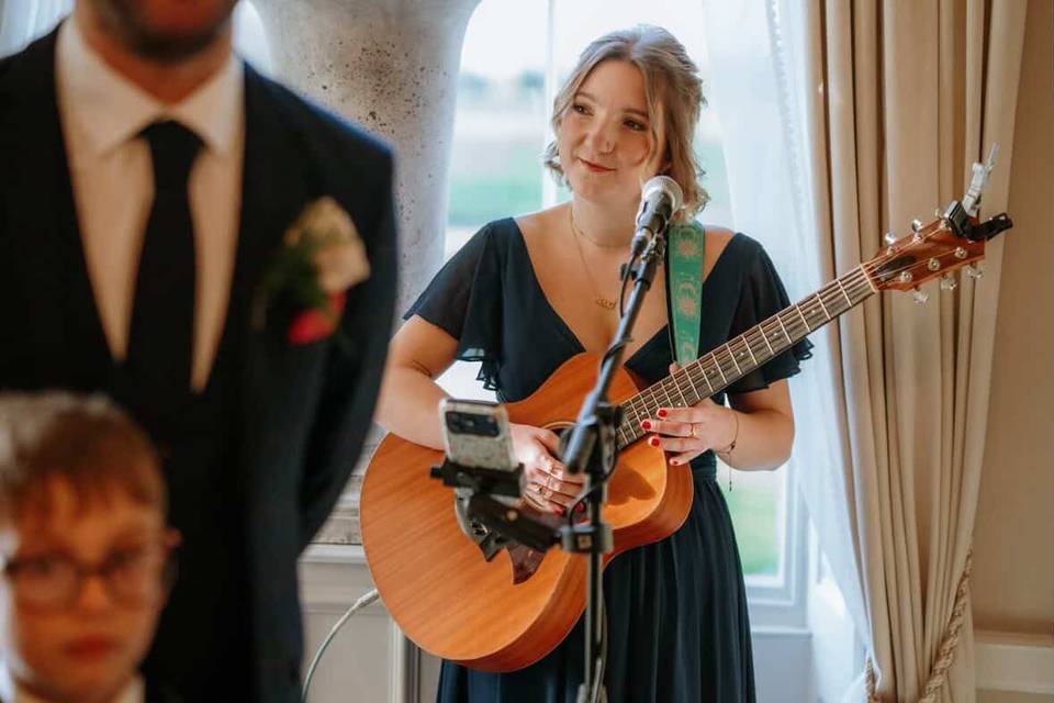 Bridesmaid & Singer !