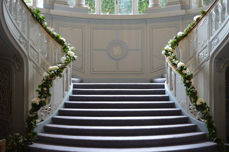 Staircase garland