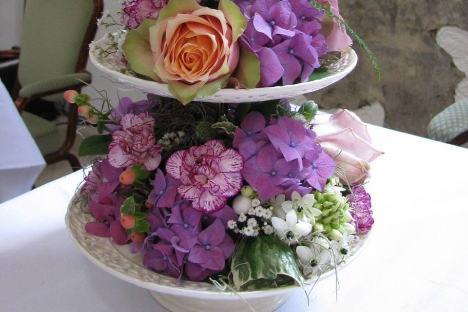 Cake stand as centrepiece