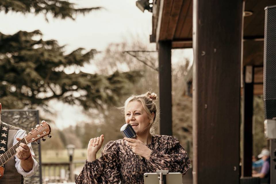 Acoustic Duo at wedding