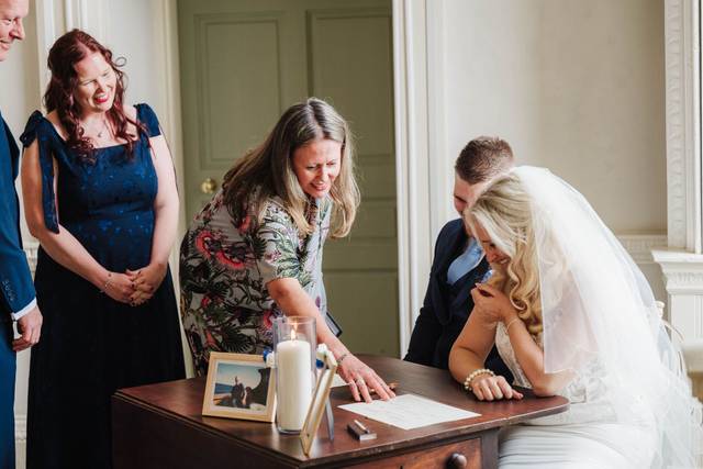 Signing a certificate