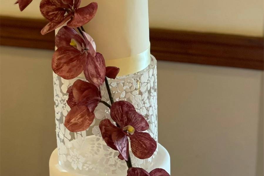 Stylish wedding cake