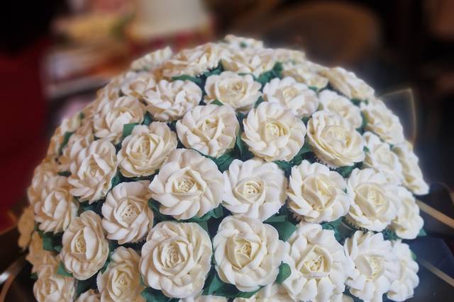 XL feature cupcake bouquet