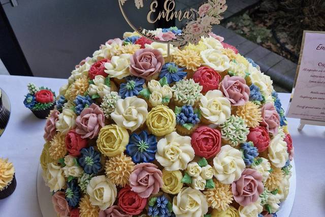 Floral mini-cupcake dome