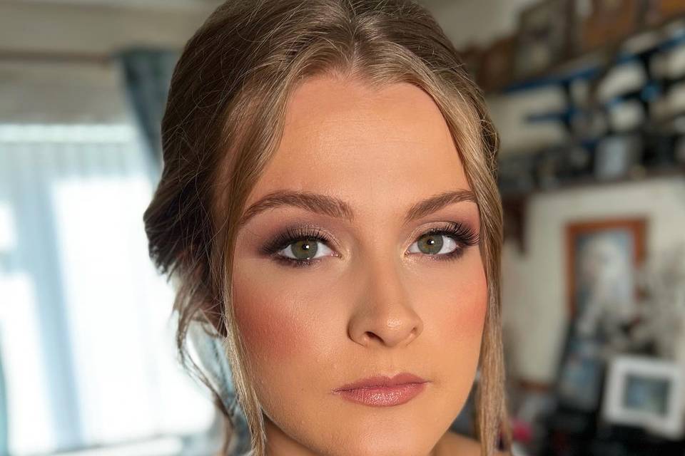 Bridesmaid makeup 2022