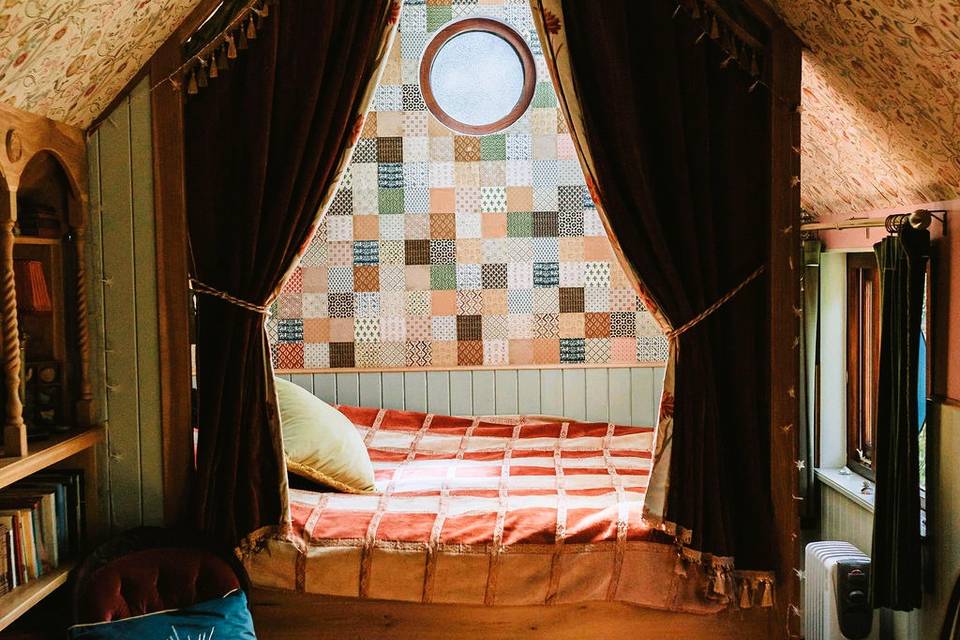 Observatory bed