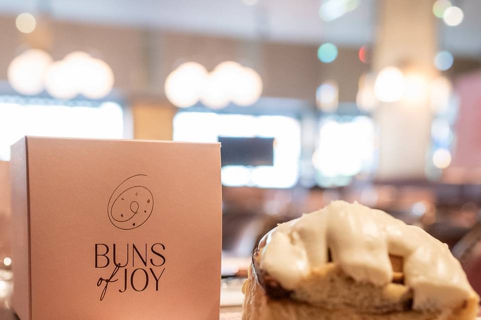 Buns of Joy Favors