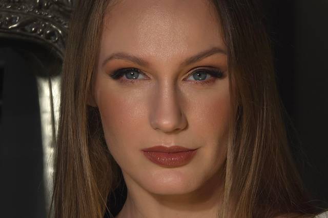 Glam bridal makeup