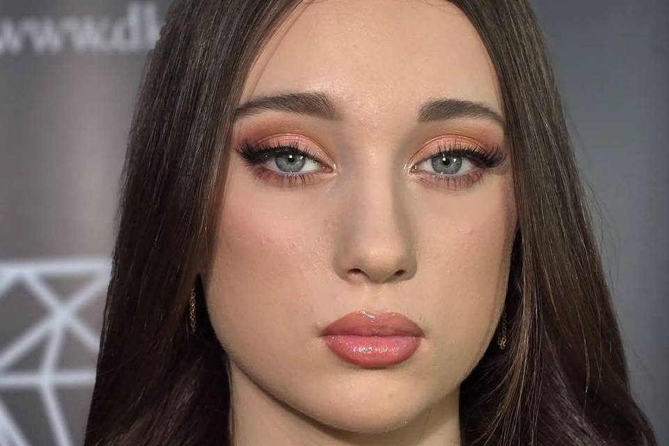 Natural peachy bridal look