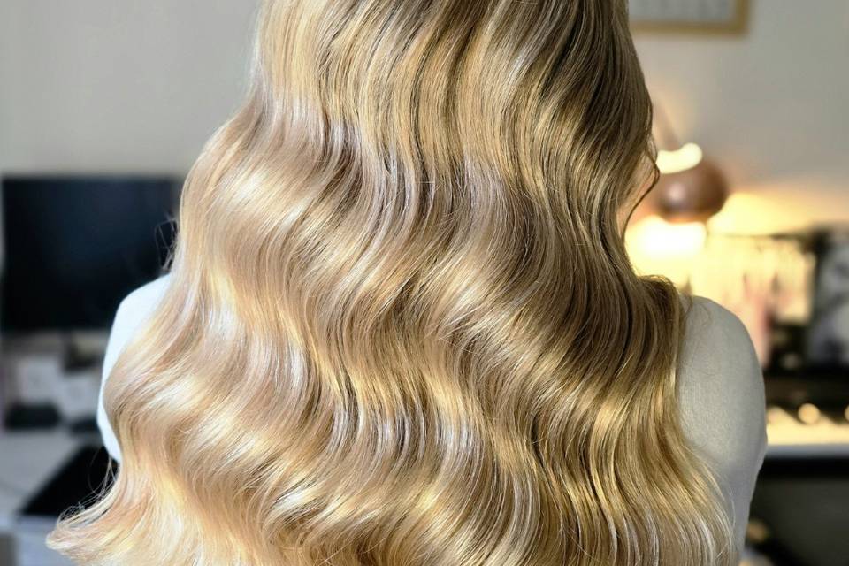 Hollywood Waves