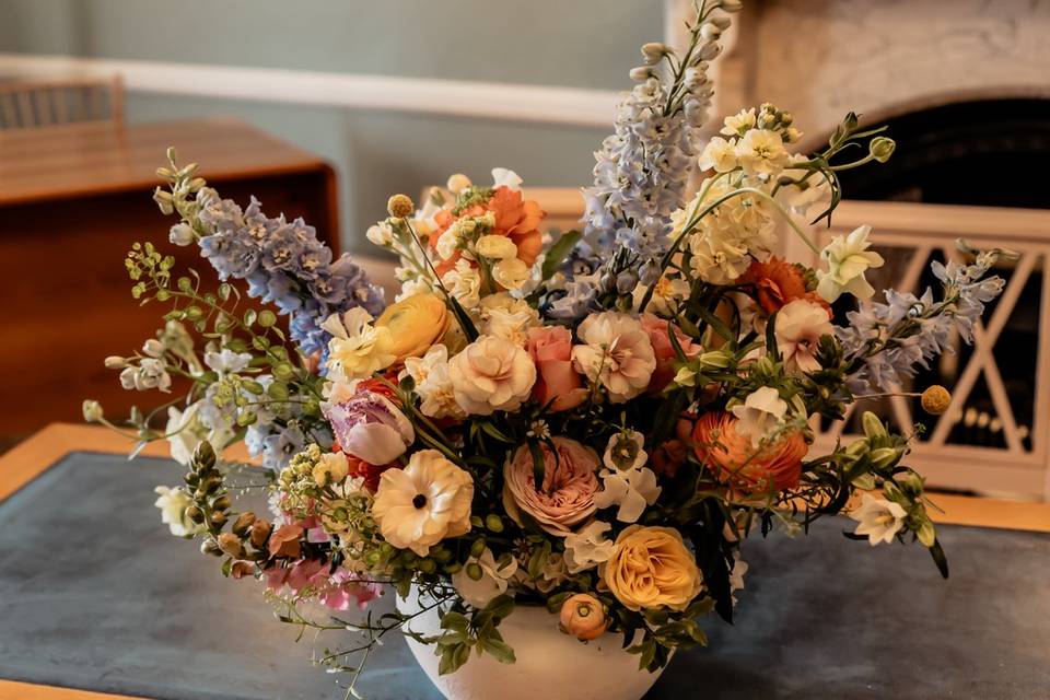 Top table bowl arrangement