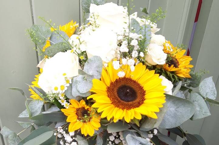 Yellow, white and ivory bridal