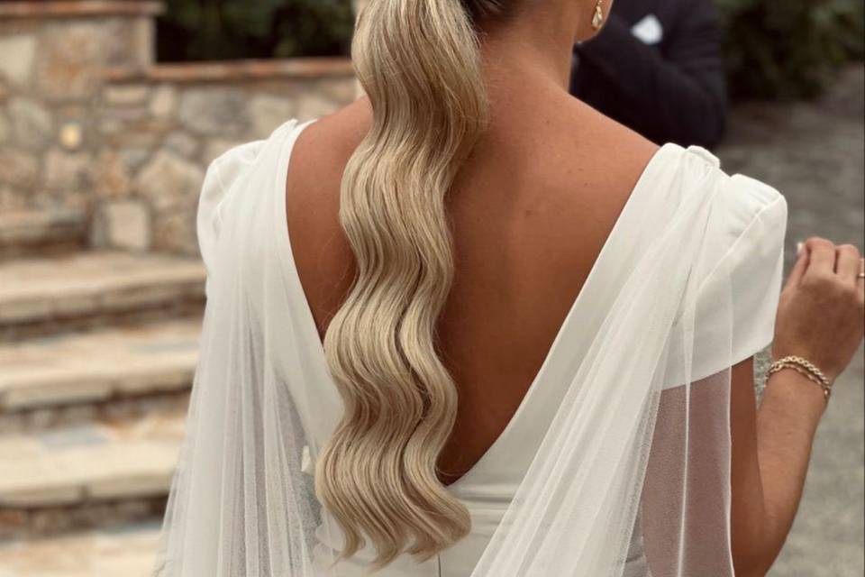 Pony tail with a wave