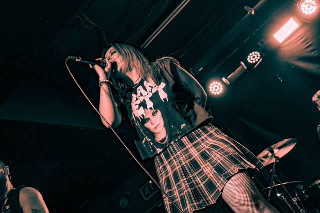 Live at Facebar, Reading