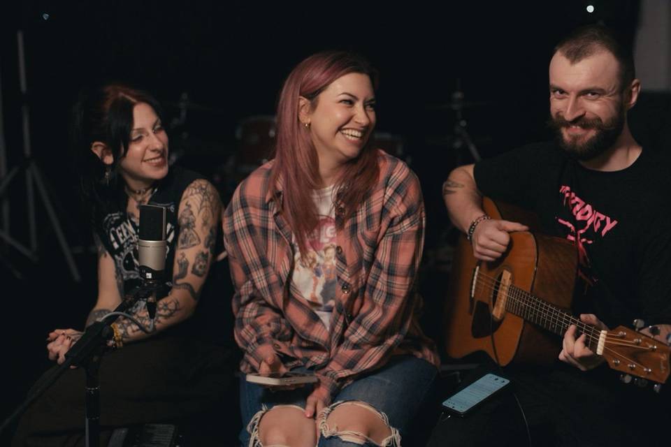 Grace, Tom & backing vocalist