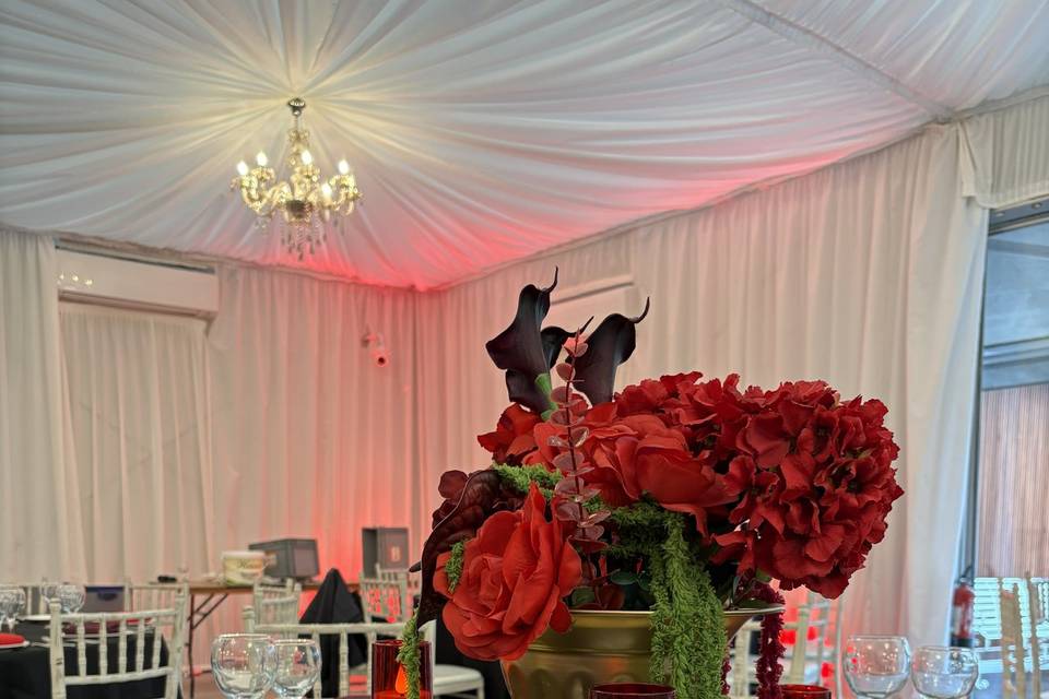 Red and green centrepiece