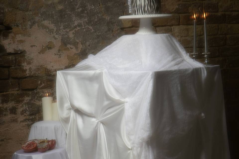 White and red wedding