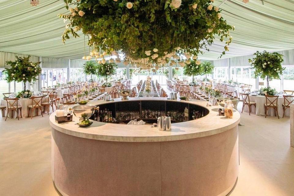 Stunning wedding bar