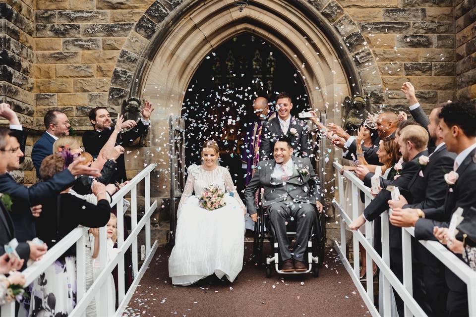 Chapel confetti throw