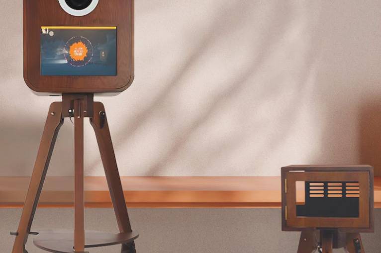 The Vintage Wooden DSLR pod