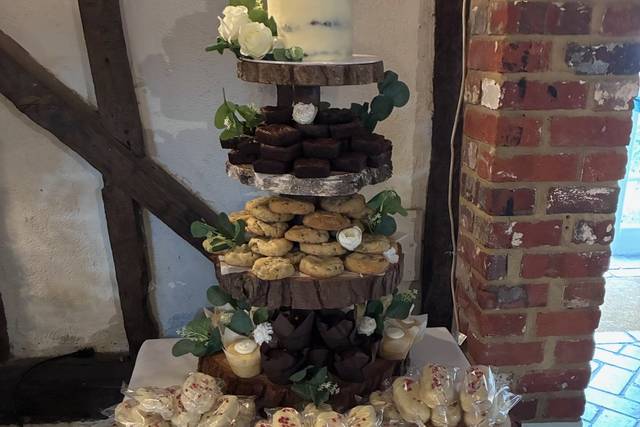Dessert tower cake