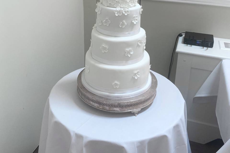 Fully iced four tier