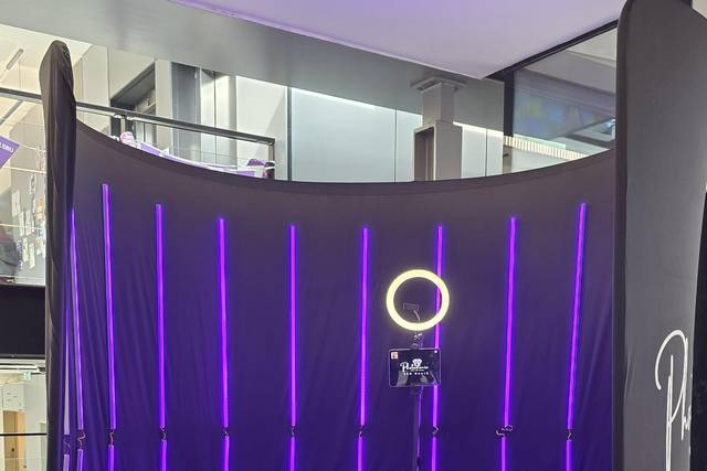 360 booth with enclosure