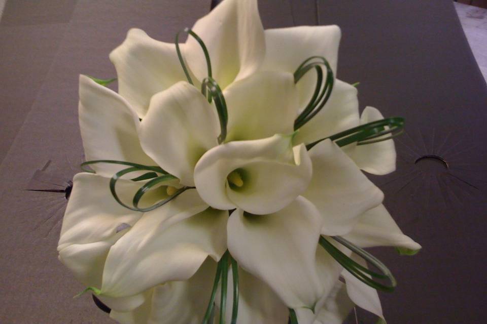 White call bouquet topview