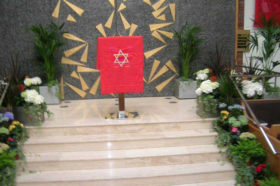 Synagogue plant display