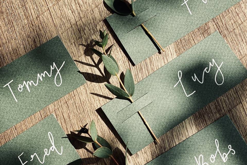 Name place cards with foliage