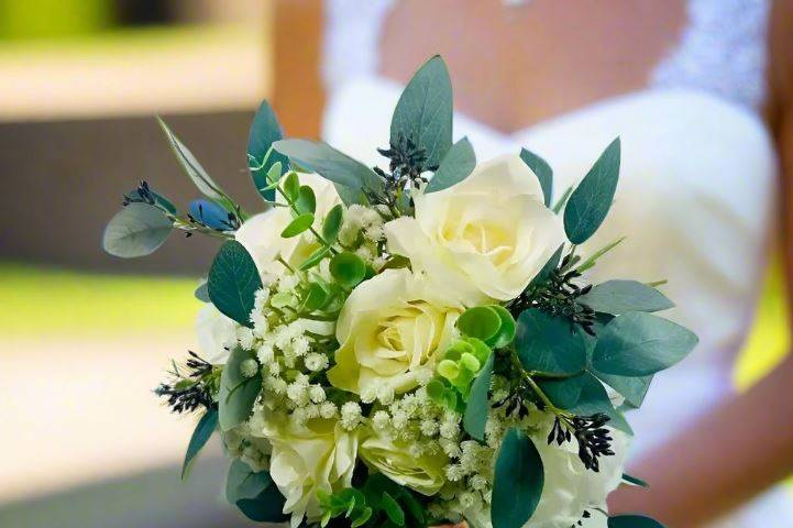 Ivory bridal bouquet