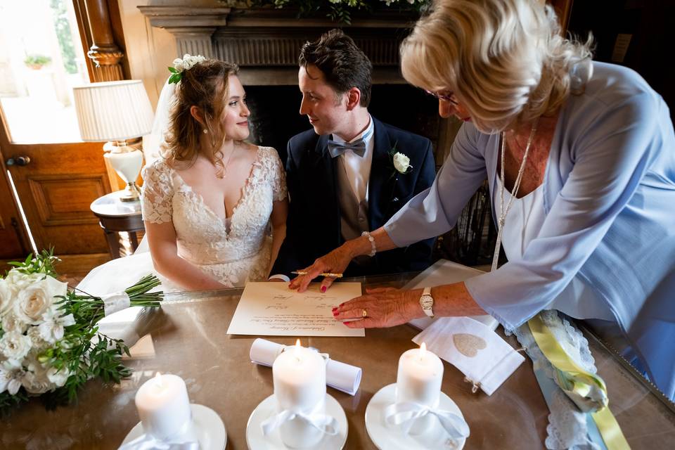 Signing wedding declaration