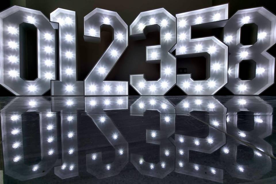 Light-up numbers