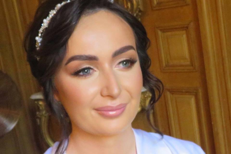 Matte glam bridal makeup
