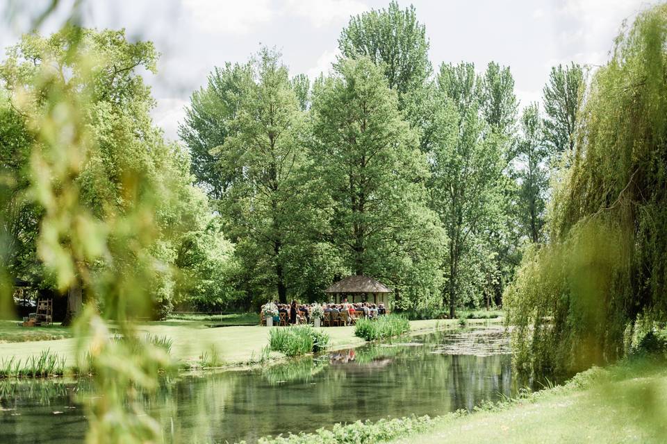 Lakeside outdoor ceremony