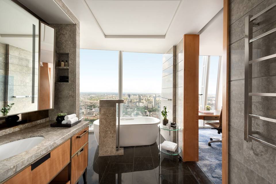 Bath with a View - Shangri-La