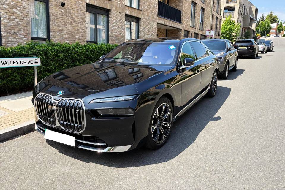 BMW i7