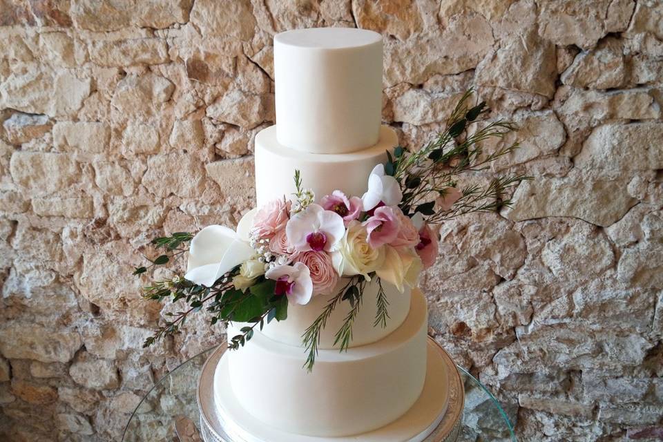 Ivory wedding cake