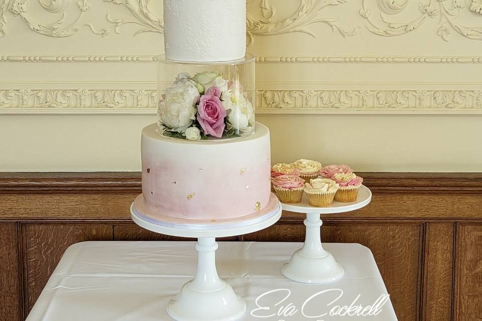 Blush & Gold wedding cake