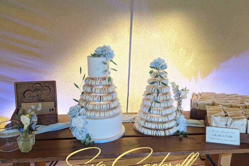 Coral wedding cake