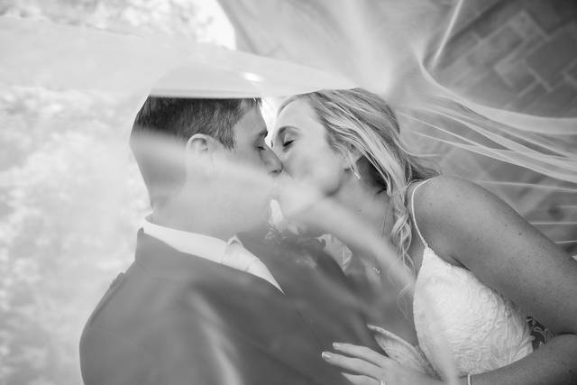 Kiss through the veil