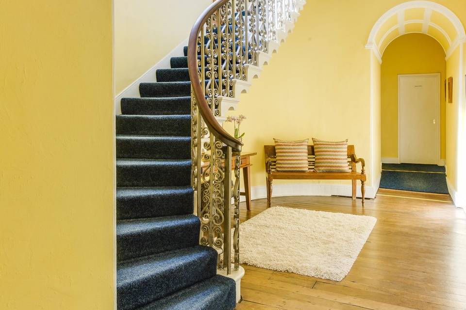 Elegant Nash staircase in the Front Hall