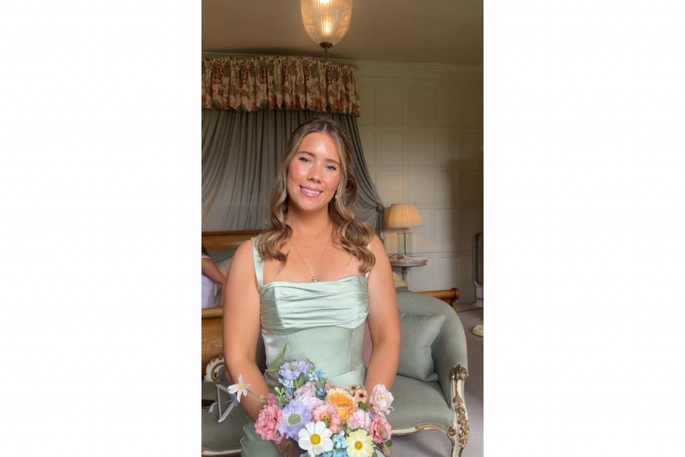 Soft bridesmaid look