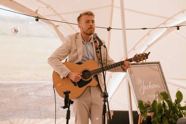 Callum Richards Acoustic Singer