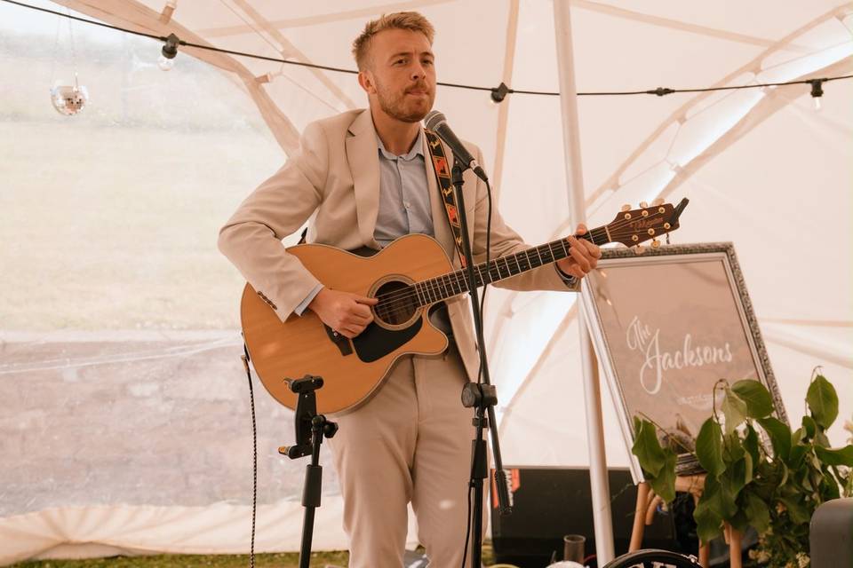 Callum Richards Acoustic Singer